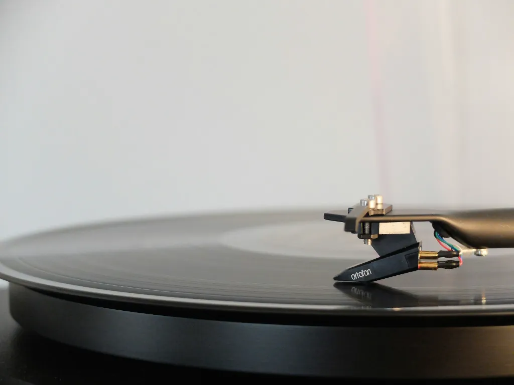 unsplash_5gn2soeAc40_Music.webp